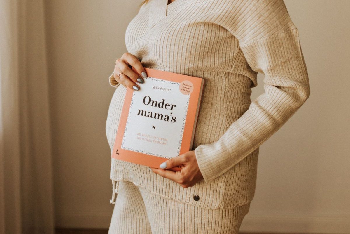 zwangerschapsboek, gids, onder mama's, sonia pypaert